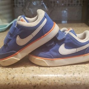 Nike size 6 toddler baby shoes girl boy sneakers